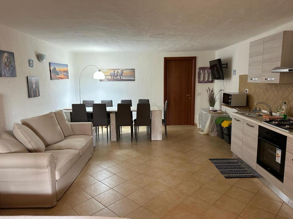 Lightblue-Celeste Central Apartment In Порто Ротондо Екстериор снимка